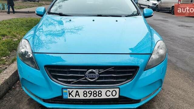 Синий Вольво В40, объемом двигателя 1.56 л и пробегом 238 тыс. км за 8500 $, фото 1 на Automoto.ua