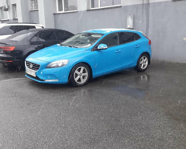 Синій Вольво V40, об'ємом двигуна 1.56 л та пробігом 230 тис. км за 8000 $, фото 1 на Automoto.ua