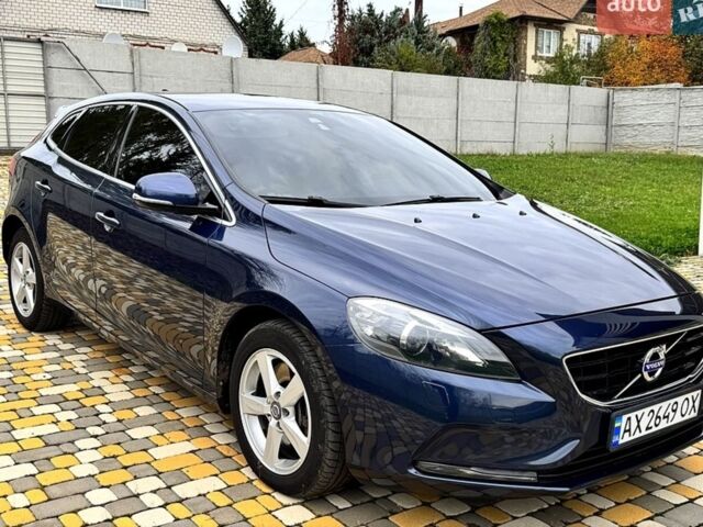 Синій Вольво V40, об'ємом двигуна 2 л та пробігом 277 тис. км за 12000 $, фото 1 на Automoto.ua