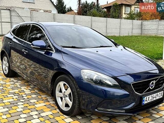 Синий Вольво В40, объемом двигателя 2 л и пробегом 273 тыс. км за 13500 $, фото 1 на Automoto.ua