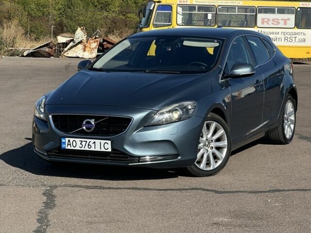 Синій Вольво V40, об'ємом двигуна 2 л та пробігом 300 тис. км за 10964 $, фото 1 на Automoto.ua