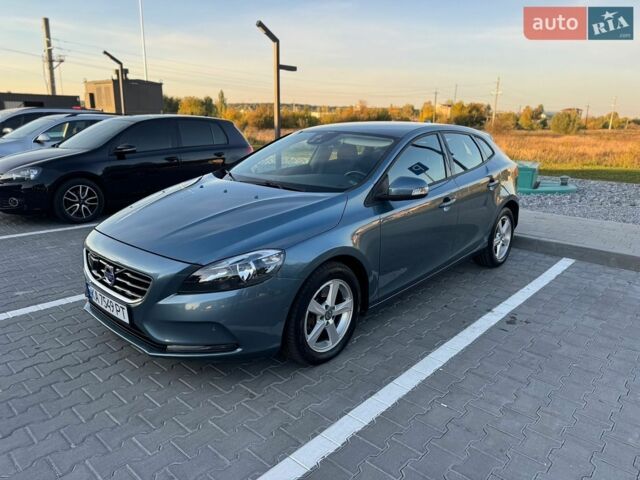 Синій Вольво V40, об'ємом двигуна 2 л та пробігом 176 тис. км за 12300 $, фото 1 на Automoto.ua
