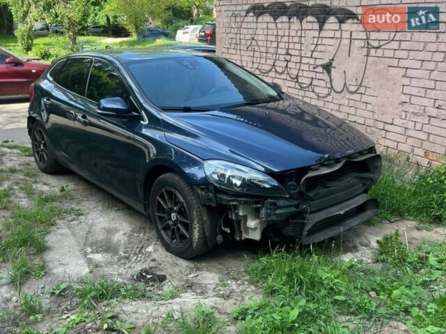 Синій Вольво V40, об'ємом двигуна 1.97 л та пробігом 240 тис. км за 8750 $, фото 1 на Automoto.ua
