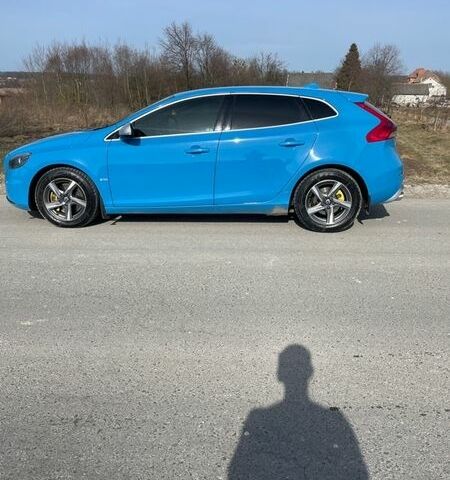 Синій Вольво V40, об'ємом двигуна 1.97 л та пробігом 280 тис. км за 11000 $, фото 1 на Automoto.ua