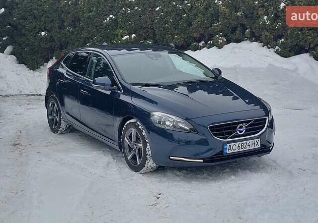 Синий Вольво В40, объемом двигателя 1.97 л и пробегом 320 тыс. км за 11350 $, фото 1 на Automoto.ua