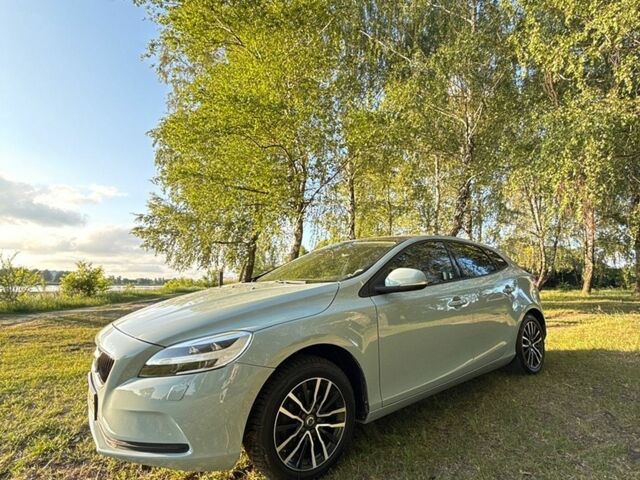 Синій Вольво V40, об'ємом двигуна 2 л та пробігом 300 тис. км за 13900 $, фото 1 на Automoto.ua