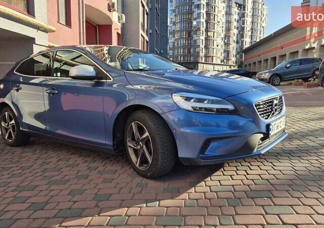 Синий Вольво В40, объемом двигателя 2 л и пробегом 282 тыс. км за 14500 $, фото 1 на Automoto.ua