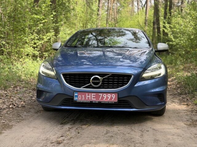Синій Вольво V40, об'ємом двигуна 2 л та пробігом 198 тис. км за 12994 $, фото 1 на Automoto.ua