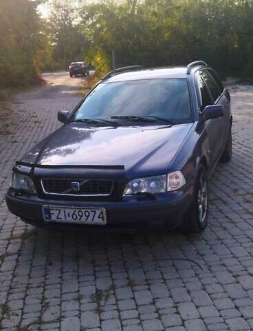 Синий Вольво В40, объемом двигателя 1.8 л и пробегом 370 тыс. км за 1250 $, фото 1 на Automoto.ua