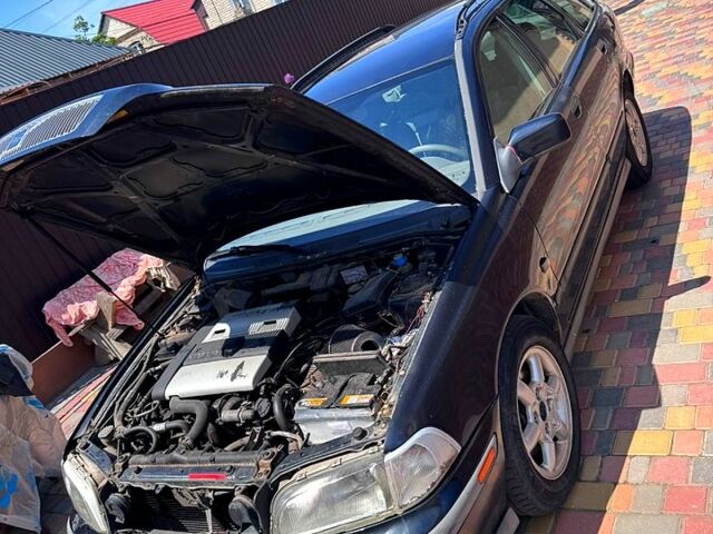 Синій Вольво V40, об'ємом двигуна 2 л та пробігом 200 тис. км за 1500 $, фото 1 на Automoto.ua