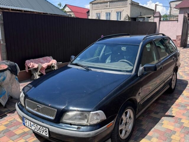 Синій Вольво V40, об'ємом двигуна 2 л та пробігом 300 тис. км за 1118 $, фото 1 на Automoto.ua