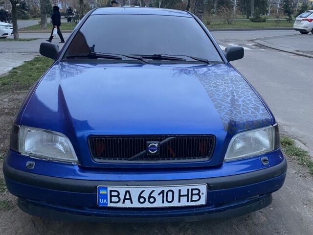 Синий Вольво В40, объемом двигателя 1.8 л и пробегом 348 тыс. км за 2899 $, фото 1 на Automoto.ua