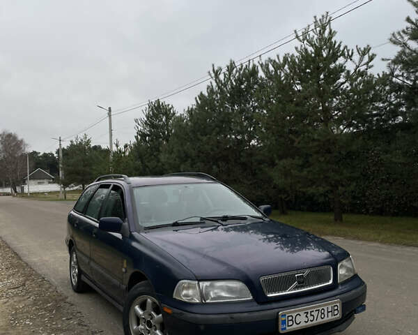 Синій Вольво V40, об'ємом двигуна 1.8 л та пробігом 247 тис. км за 3200 $, фото 1 на Automoto.ua