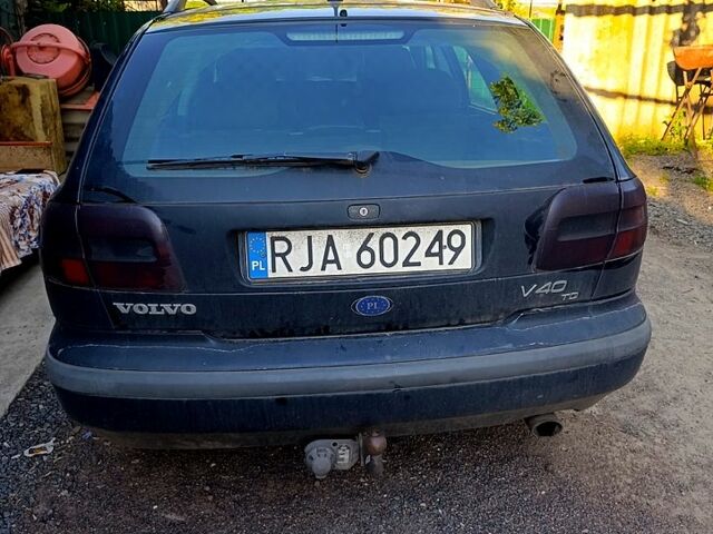 Синий Вольво В40, объемом двигателя 1.9 л и пробегом 0 тыс. км за 2300 $, фото 1 на Automoto.ua