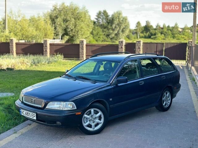 Синій Вольво V40, об'ємом двигуна 2 л та пробігом 372 тис. км за 2350 $, фото 1 на Automoto.ua