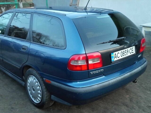 Синий Вольво В40, объемом двигателя 1.6 л и пробегом 245 тыс. км за 2500 $, фото 1 на Automoto.ua