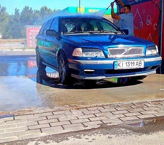 Синій Вольво V40, об'ємом двигуна 1.9 л та пробігом 321 тис. км за 2750 $, фото 1 на Automoto.ua