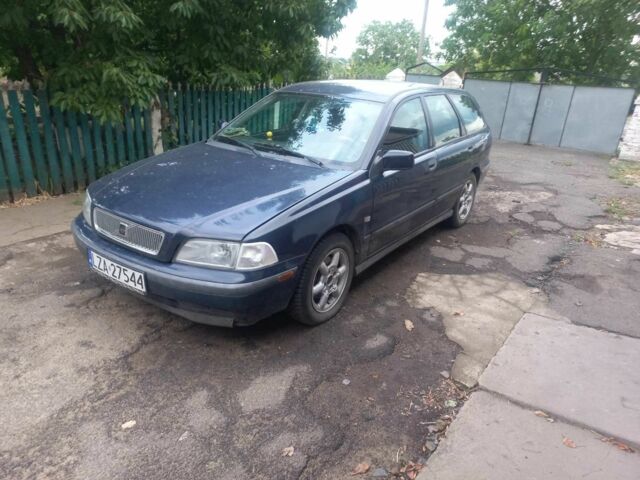 Синій Вольво V40, об'ємом двигуна 1 л та пробігом 290 тис. км за 1600 $, фото 1 на Automoto.ua