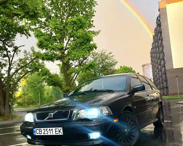 Синий Вольво В40, объемом двигателя 1.9 л и пробегом 412 тыс. км за 2600 $, фото 1 на Automoto.ua