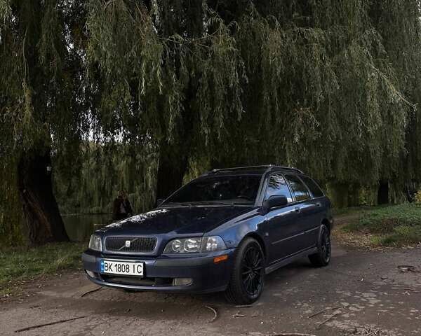 Вольво В40 2001 в Ровно на Automoto.ua Синий Вольво В40, объемом двигателя 1.95 л и пробегом 469 тыс. км за 4000 $, фото 1 на Automoto.ua
