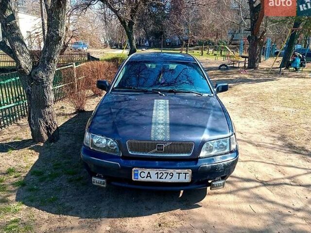 Синій Вольво V40, об'ємом двигуна 1.9 л та пробігом 336 тис. км за 1600 $, фото 1 на Automoto.ua