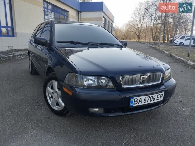 Синий Вольво В40, объемом двигателя 1.87 л и пробегом 319 тыс. км за 4400 $, фото 1 на Automoto.ua