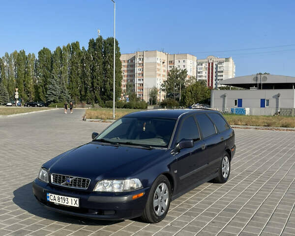 Синий Вольво В40, объемом двигателя 1.9 л и пробегом 422 тыс. км за 5000 $, фото 1 на Automoto.ua