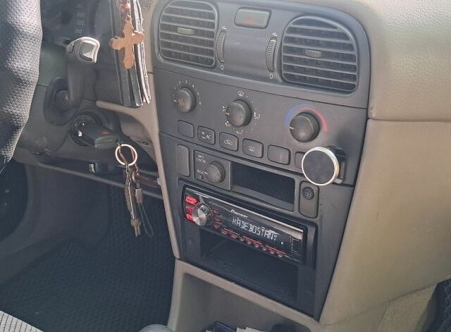 Синій Вольво V40, об'ємом двигуна 1.9 л та пробігом 350 тис. км за 1600 $, фото 1 на Automoto.ua