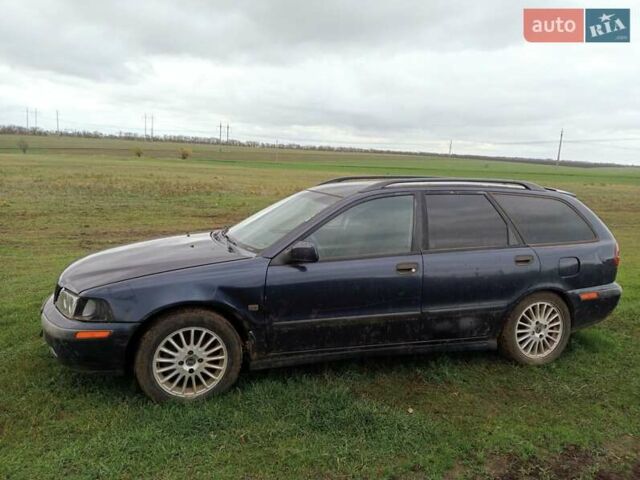 Синий Вольво В40, объемом двигателя 1.9 л и пробегом 300 тыс. км за 600 $, фото 1 на Automoto.ua