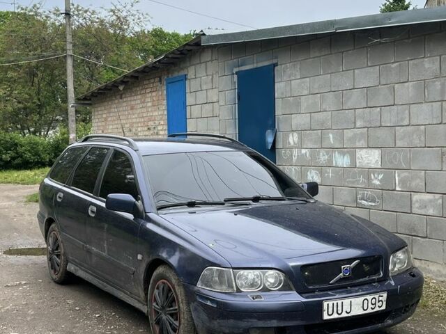 Синій Вольво V40, об'ємом двигуна 2 л та пробігом 334 тис. км за 907 $, фото 1 на Automoto.ua