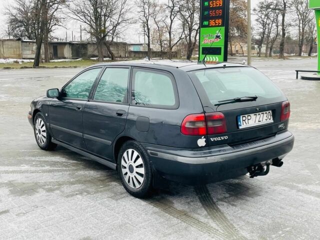 Зелений Вольво V40, об'ємом двигуна 1.9 л та пробігом 390 тис. км за 1005 $, фото 1 на Automoto.ua