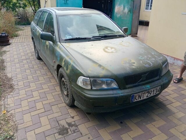 Зелений Вольво V40, об'ємом двигуна 1.9 л та пробігом 290 тис. км за 1198 $, фото 1 на Automoto.ua