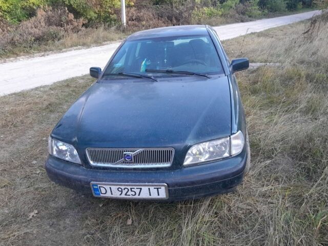 Зелений Вольво V40, об'ємом двигуна 1.8 л та пробігом 300 тис. км за 1506 $, фото 1 на Automoto.ua