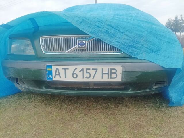 Зеленый Вольво В40, объемом двигателя 1.9 л и пробегом 327 тыс. км за 1200 $, фото 1 на Automoto.ua