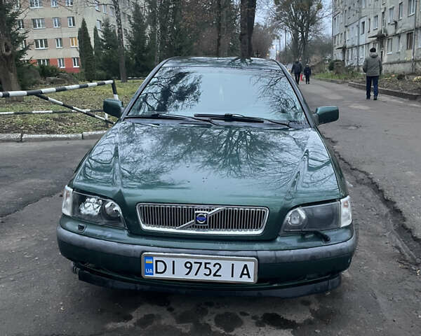 Зеленый Вольво В40, объемом двигателя 1.78 л и пробегом 330 тыс. км за 2900 $, фото 1 на Automoto.ua