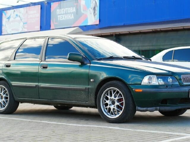 Зеленый Вольво В40, объемом двигателя 1.8 л и пробегом 250 тыс. км за 3200 $, фото 1 на Automoto.ua