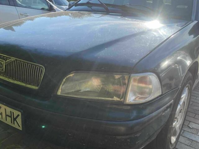 Зеленый Вольво В40, объемом двигателя 1.9 л и пробегом 353 тыс. км за 2500 $, фото 1 на Automoto.ua