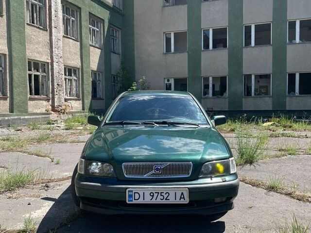 Зеленый Вольво В40, объемом двигателя 1.78 л и пробегом 330 тыс. км за 2600 $, фото 1 на Automoto.ua