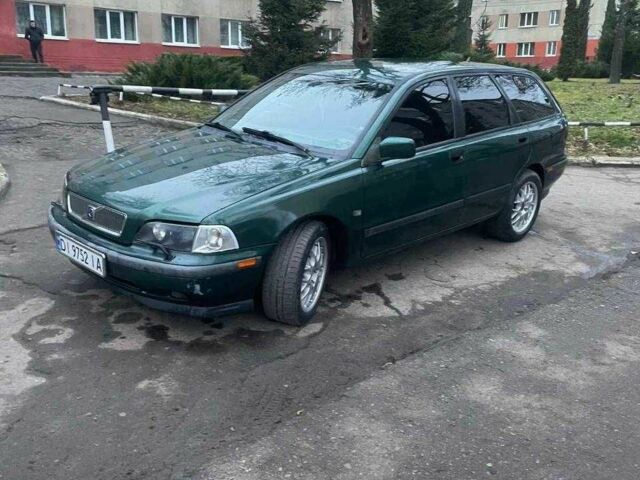 Зелений Вольво V40, об'ємом двигуна 1.8 л та пробігом 360 тис. км за 2600 $, фото 1 на Automoto.ua