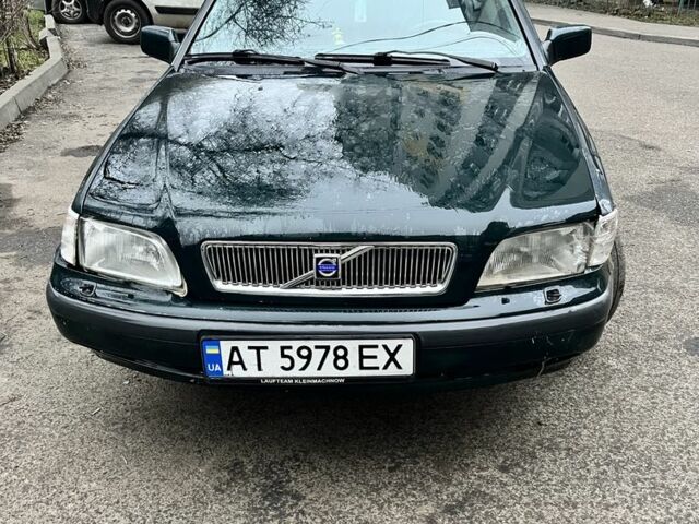 Зелений Вольво V40, об'ємом двигуна 1.9 л та пробігом 327 тис. км за 1538 $, фото 1 на Automoto.ua