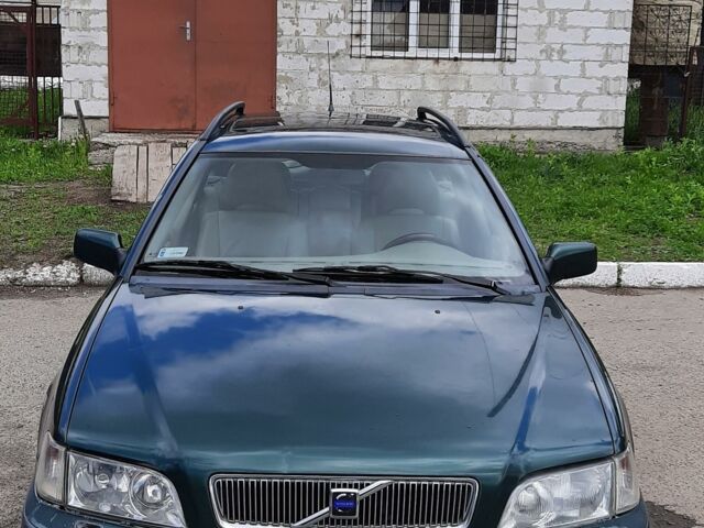Зелений Вольво V40, об'ємом двигуна 1.8 л та пробігом 258 тис. км за 1800 $, фото 1 на Automoto.ua