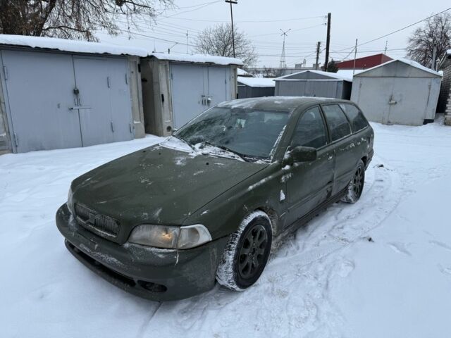 Зелений Вольво V40, об'ємом двигуна 1.9 л та пробігом 200 тис. км за 1500 $, фото 1 на Automoto.ua