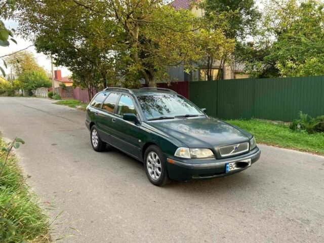 Зелений Вольво V40, об'ємом двигуна 1.9 л та пробігом 334 тис. км за 1850 $, фото 1 на Automoto.ua