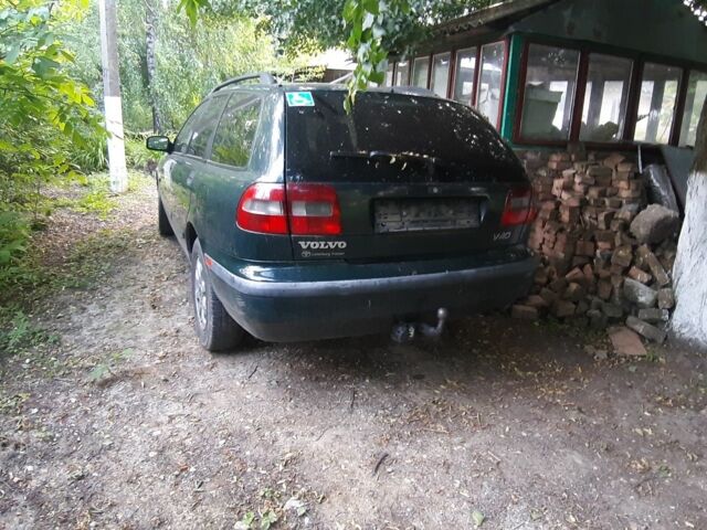 Зеленый Вольво В40, объемом двигателя 0 л и пробегом 437 тыс. км за 1000 $, фото 1 на Automoto.ua