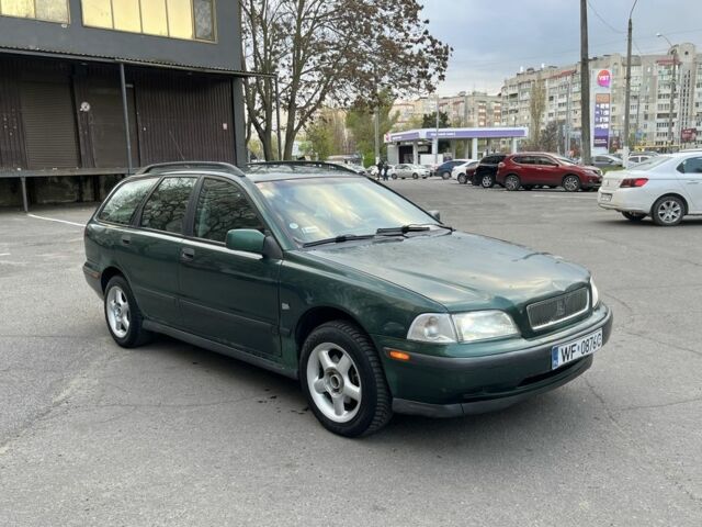 Зеленый Вольво В40, объемом двигателя 2 л и пробегом 200 тыс. км за 1650 $, фото 1 на Automoto.ua