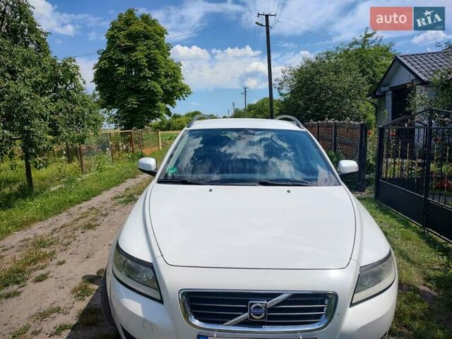 Білий Вольво V50, об'ємом двигуна 0 л та пробігом 278 тис. км за 6800 $, фото 1 на Automoto.ua