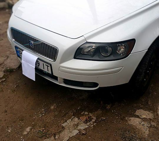 Белый Вольво В50, объемом двигателя 20 л и пробегом 253 тыс. км за 6500 $, фото 1 на Automoto.ua