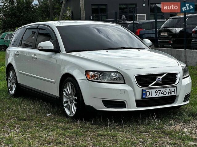 Білий Вольво V50, об'ємом двигуна 1.56 л та пробігом 267 тис. км за 6999 $, фото 1 на Automoto.ua