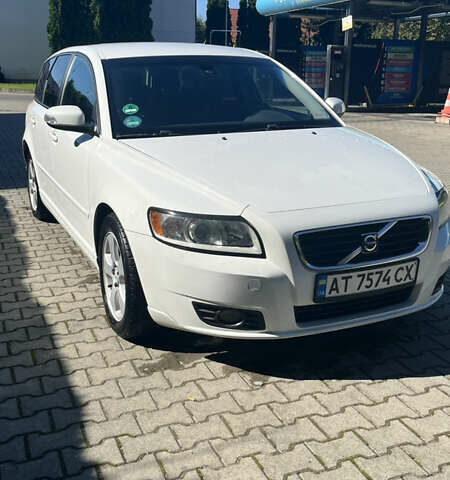 Білий Вольво V50, об'ємом двигуна 0 л та пробігом 243 тис. км за 7450 $, фото 1 на Automoto.ua