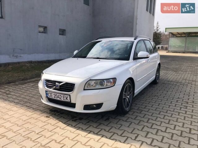 Белый Вольво В50, объемом двигателя 1.6 л и пробегом 280 тыс. км за 7500 $, фото 1 на Automoto.ua